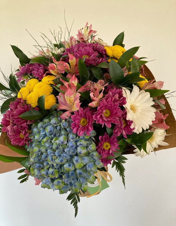 Venta de ramos de flores coloridos